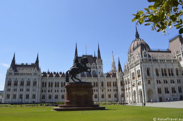 Budapest Országhás by ReiseTravel.eu