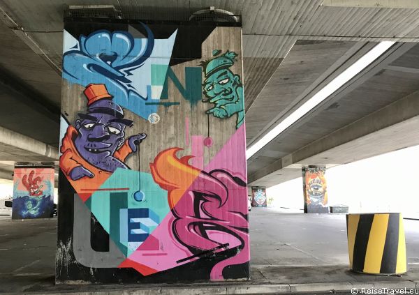 Street Art Donnersbergerbrucke by ReiseTravel.eu 