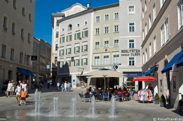 Salzburg Linzer Gasse by ReiseTravel.eu 