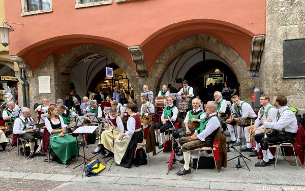 Kapelle aus Muehlau Platzkonzert am Goldenen Dachl in Innsbruck