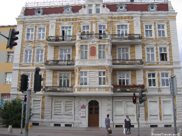 Merkel Wohnhaus / Merkel Haus : Dass hier nicht mal die option, dass hier auch das haus der kanzlerin betroffen sein könnte, in den akten vermerkt ist, hat uns sehr irritiert.